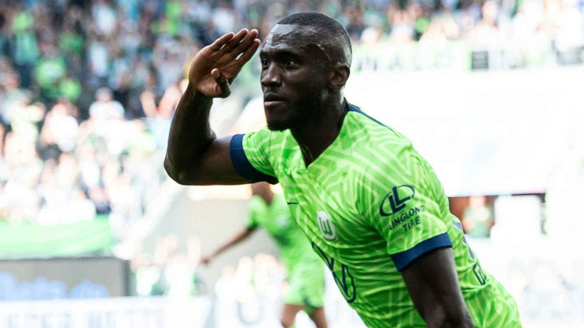 Josuha Guilavogui jubelt nach einem Treffer für den VfL Wolfsburg.