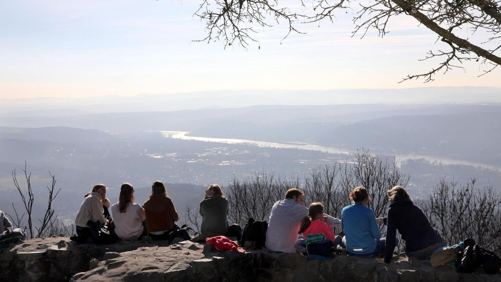 Herrlicher Weitblick von der Löwenburg im Siebengebirge.