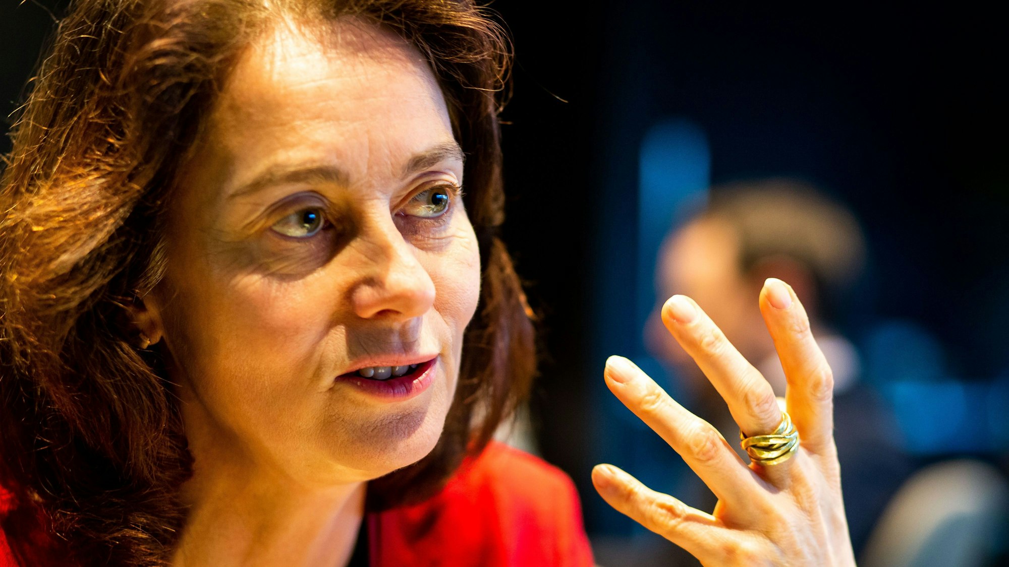 Katarina Barley (SPD), Mitglied der sozialdemokratischen Fraktion des Europäischen Parlaments, spricht während eines Interviews im Gebäude des Europäischen Parlaments. Die Vizepräsidentin des Europaparlaments hat vor demokratiefeindlichen Entwicklungen in Europa gewarnt. «Demokratie und Rechtsstaatlichkeit sind keine Selbstverständlichkeit mehr in der Europäischen Union», sagte Barley am Samstag bei der SPD-Landesvertreterversammlung in Berlin-Lichtenberg. Ungarn sei bereits keine Demokratie mehr. «Wir sehen in Polen eine ähnliche Entwicklung.» Auch in Italien würden demokratische Rechte beschnitten.