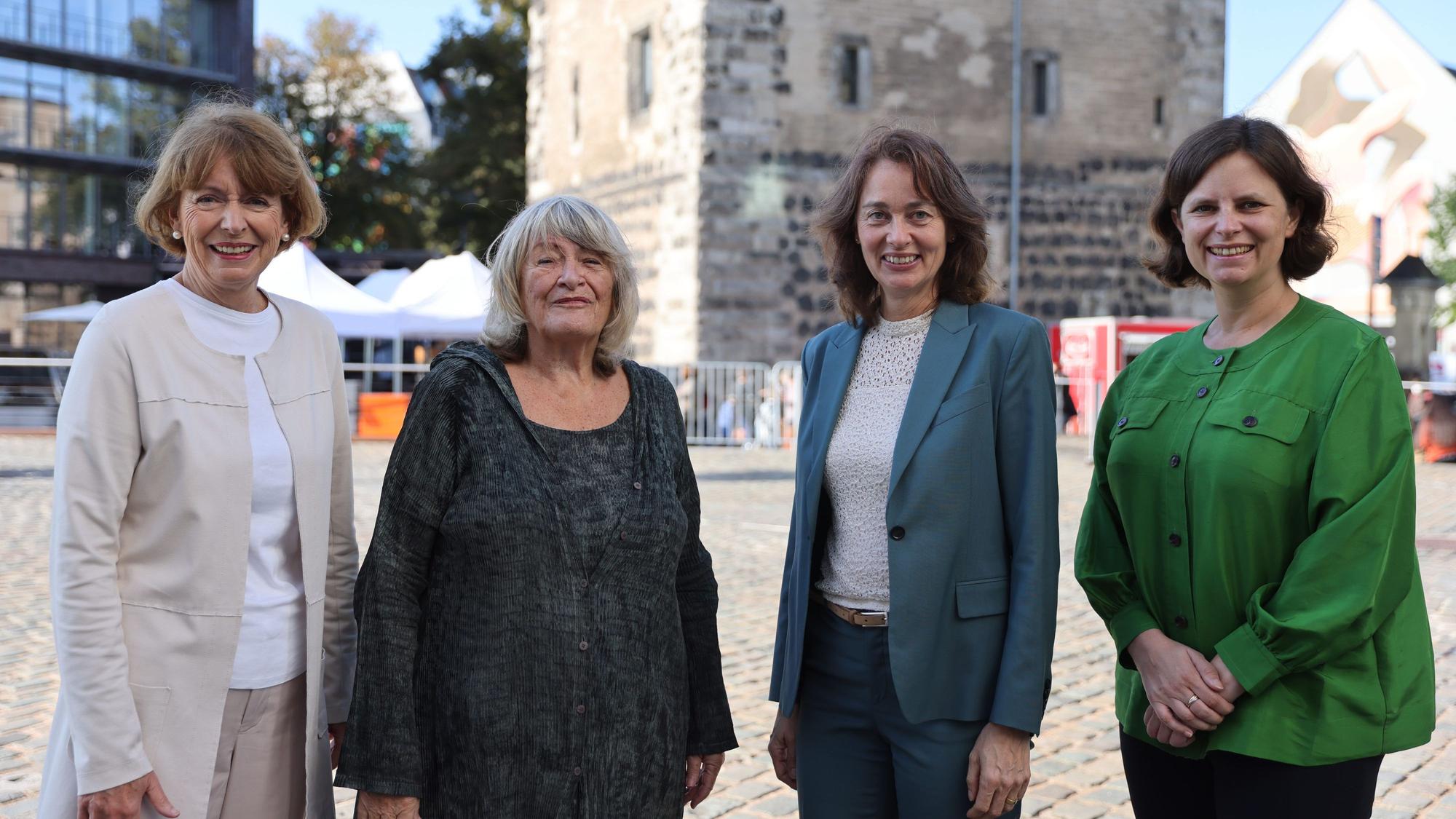 Köln, RSK, 50 Jahre Feminismus am Bayenturm, Redaktionssitz der EMMA, v.l. OB Reker, Alice Schwarzer, Dr. Katarina Barley, Juliane Seifert (Staatssekretärin)