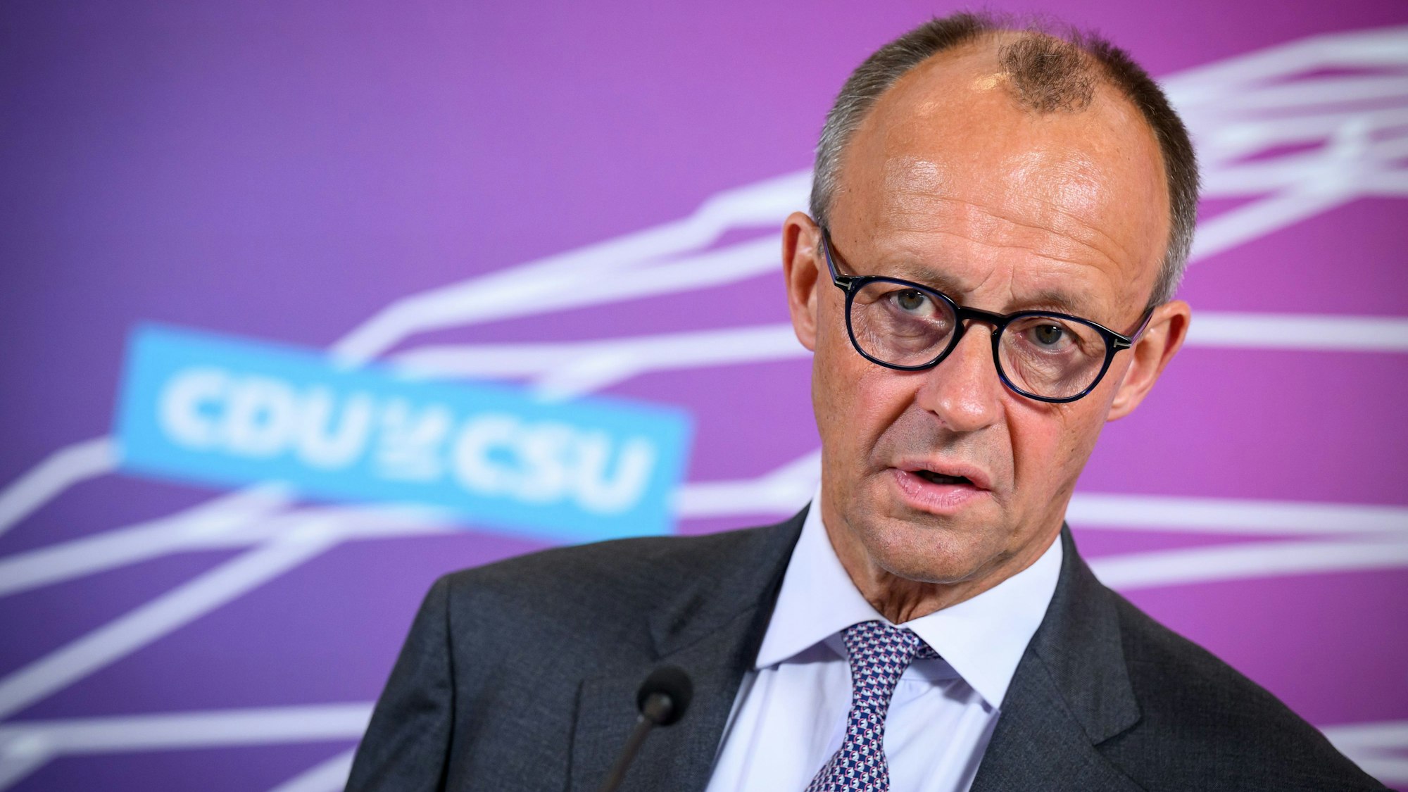 Friedrich Merz, Vorsitzender der CDU/CSU-Bundestagsfraktion, äußert sich vor der Sitzung der Bundestagsfraktion der Union im Deutschen Bundestag. CDU-Chef Friedrich Merz schließt eine Zusammenarbeit seiner Partei mit der AfD als «unvorstellbar» aus.