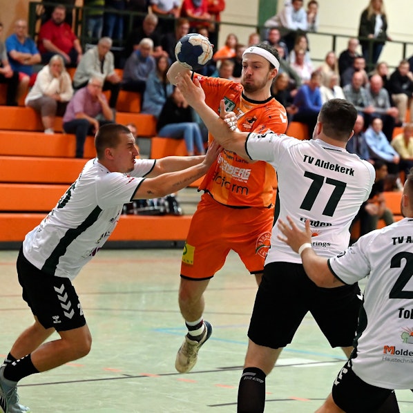 22.09.2023, Handball-Bergische Panter-Aldekerk
mitte: Jonas Kämper (Panther)
Foto: Uli Herhaus
