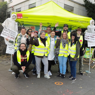 Mahnwache von Verdi für die Arbeitnehmer im Einzelhandel vor der Zentrale des Arbeitgeberverbandes.