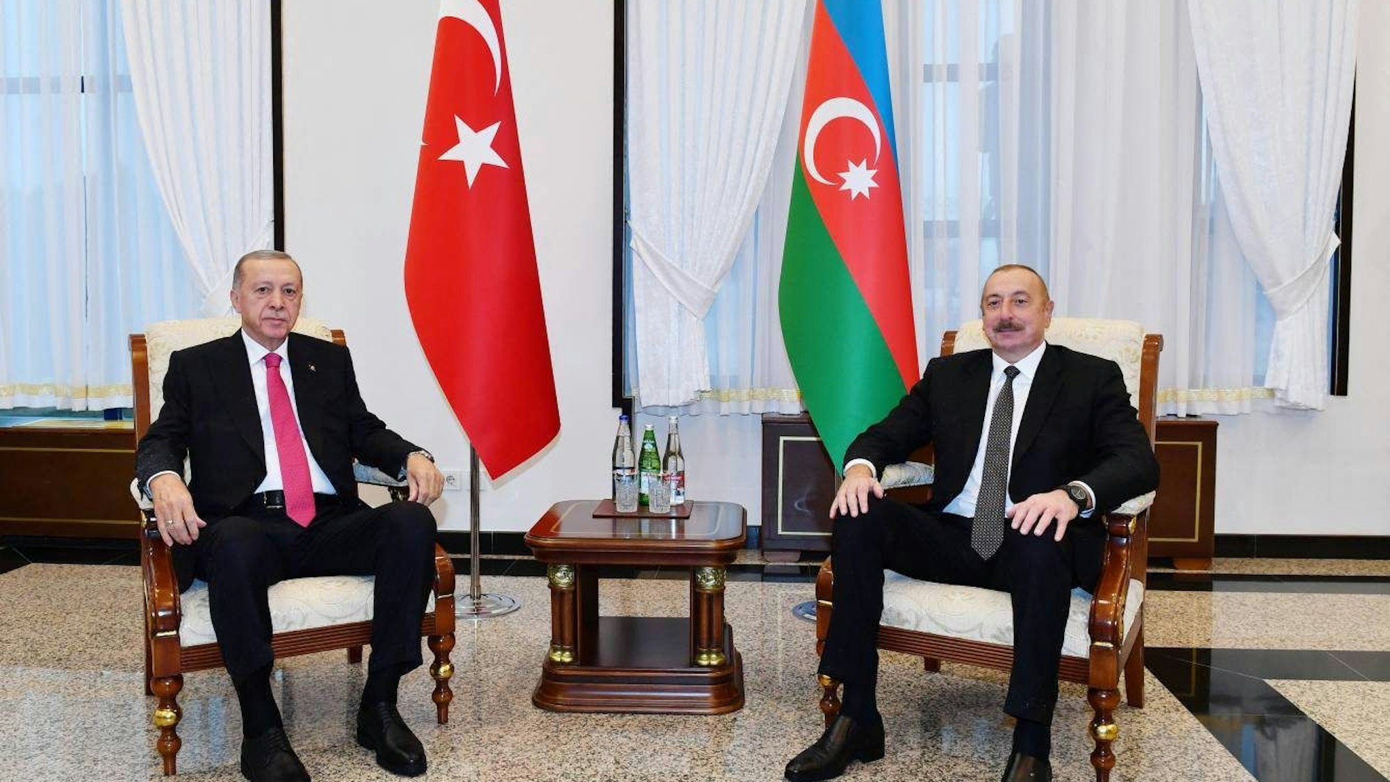 A handout image made available by Azerbaijani Presidency on September 25, 2023, shows Turkish President Recep Tayyip Erdogan (L) meets with Azerbaijan's President Ilham Aliyev, in the Nakhichevan enclave, a territory between Armenia and Iran on the border with Turkey. The visit was officially designed to launch the construction of a gas pipeline but the two presidents were also due to discuss Nagorno-Karabakh and the opening up to Azerbaijanis of Armenia's Zangezur corridor, Turkish media reported. (Photo by Handout / Azerbaijani presidency / AFP) / RESTRICTED TO EDITORIAL USE - MANDATORY CREDIT "AFP PHOTO / AZERBAIJANI PRESIDENCY/ handout" - NO MARKETING NO ADVERTISING CAMPAIGNS - DISTRIBUTED AS A SERVICE TO CLIENTS