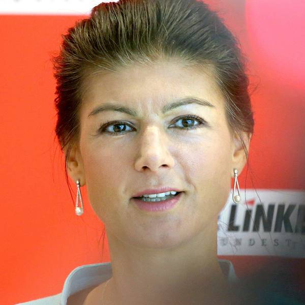 Sahra Wagenknecht (Die Linke), damals Fraktionsvorsitzende, spricht zu Beginn der Sitzung der Bundestagsfraktion ihrer Partei. Eine Krisensitzung der Linken hat nach Angaben aus Teilnehmerkreisen keine Annäherung in der von Spaltung bedrohten Partei gebracht.
