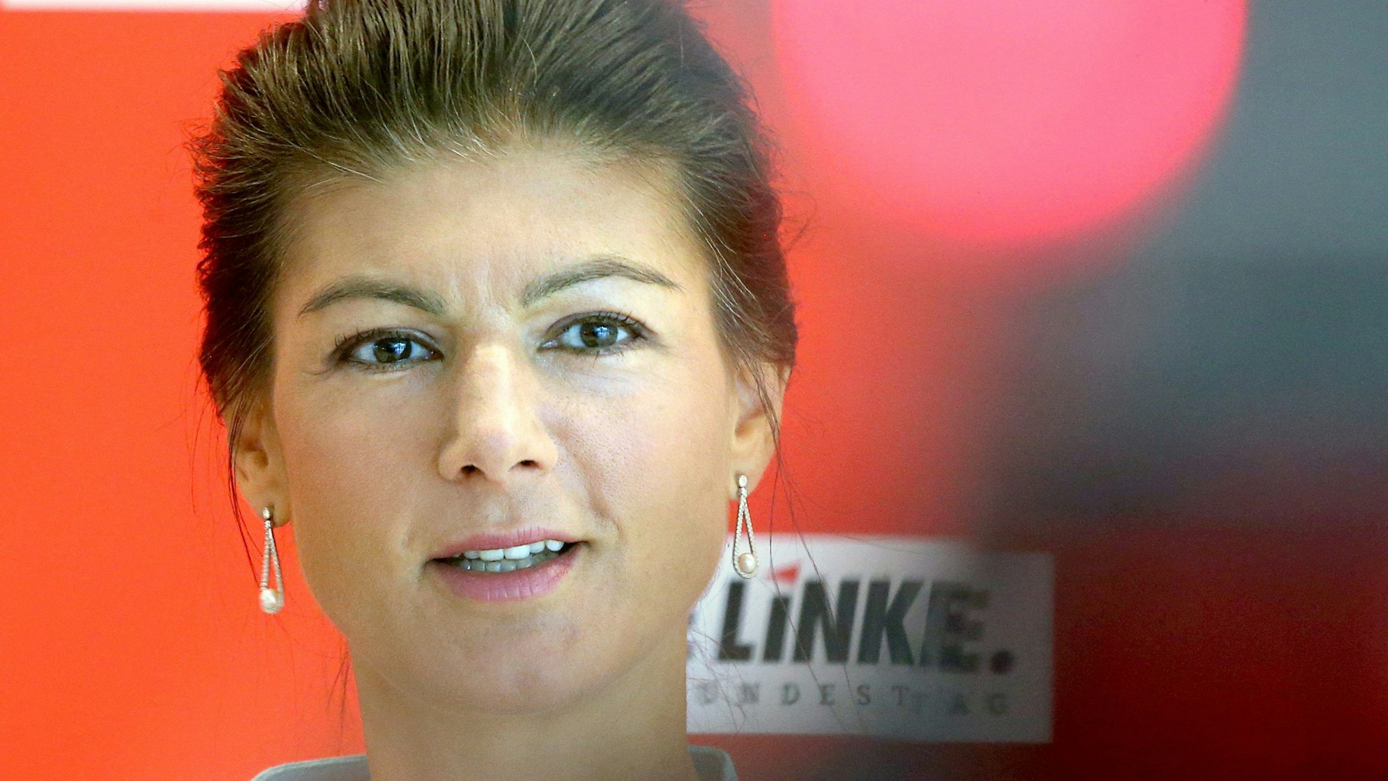 Sahra Wagenknecht (Die Linke), damals Fraktionsvorsitzende, spricht zu Beginn der Sitzung der Bundestagsfraktion ihrer Partei. Eine Krisensitzung der Linken hat nach Angaben aus Teilnehmerkreisen keine Annäherung in der von Spaltung bedrohten Partei gebracht.