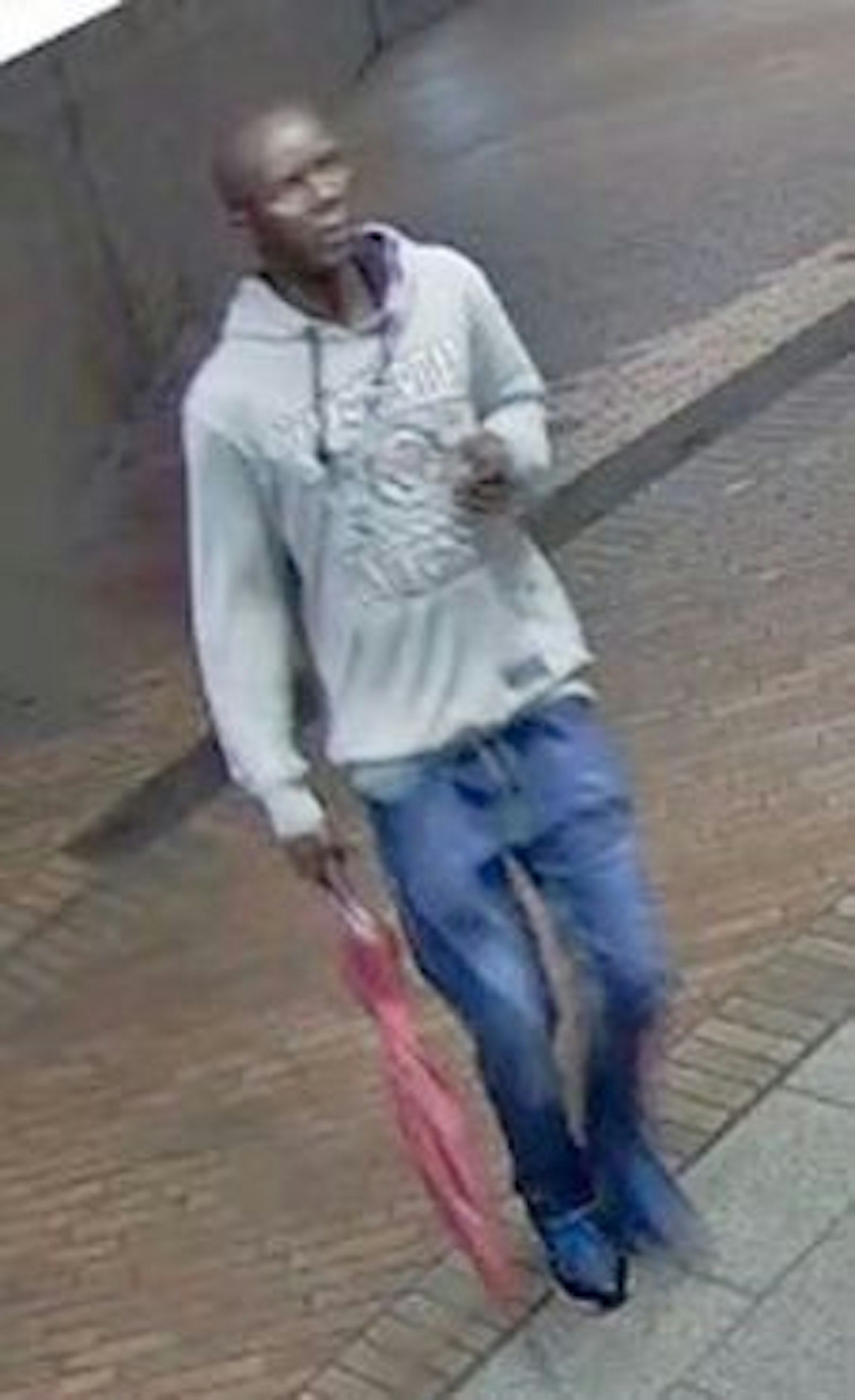 Bild des Tatverdächtigen von der Überwachungskamera.