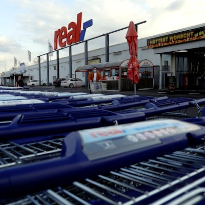 15.04.2021, Köln: Die Filiale der Real- Supermarktkette in Porz an der Rudolf-Diesel-Straße Foto: Arton Krasniqi