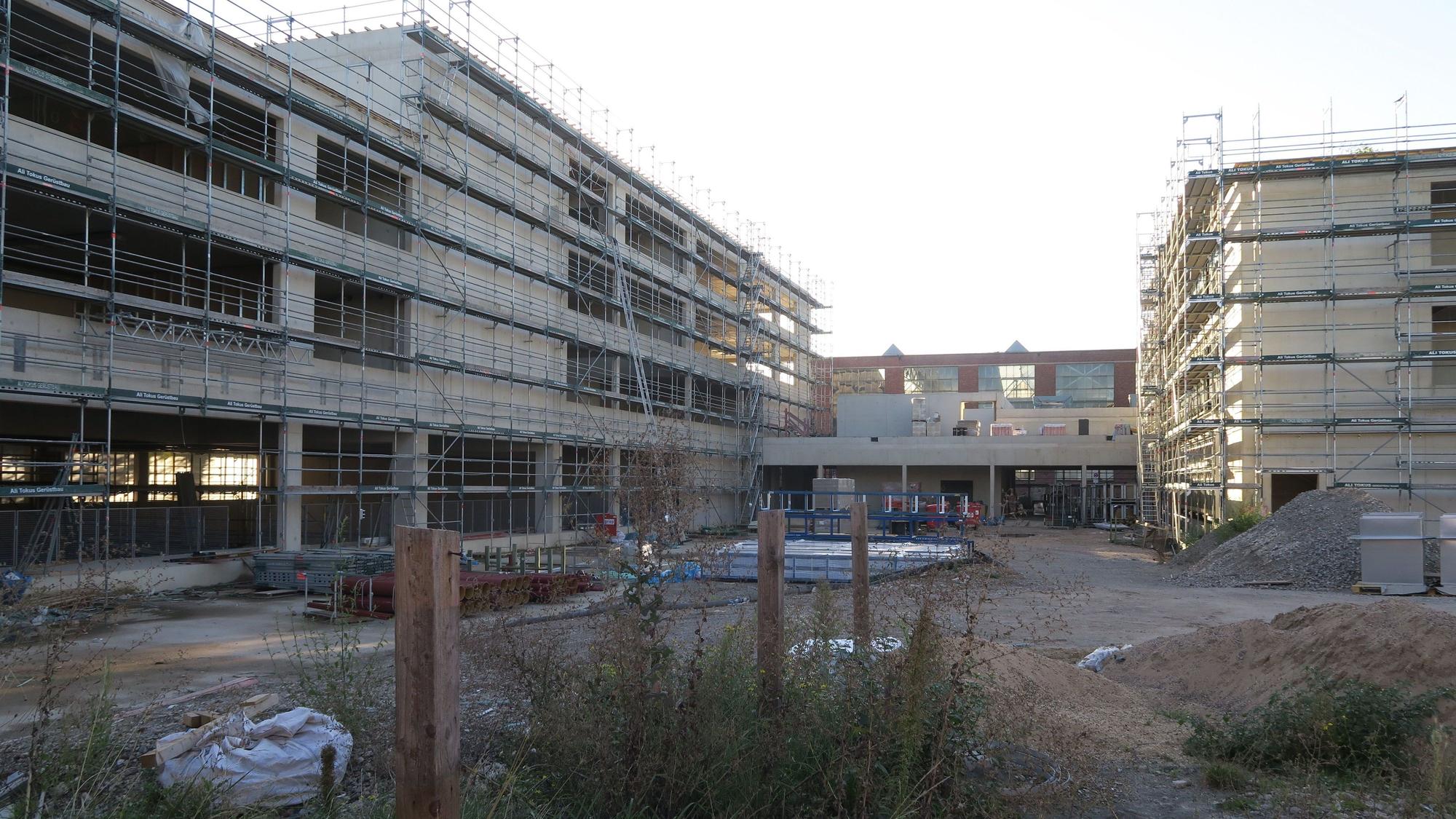 Baustelle des Erzbischöflichen Bildungscampus an der Ecke Dillenburger Straße/Christian-Sünner-Straße.