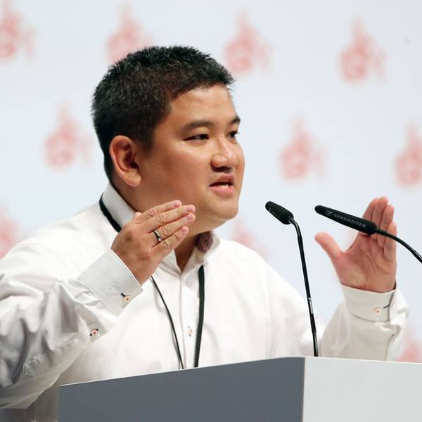 Ho-Yeon Kim, der Vorsitzende des Mitgliederrats des 1. FC Köln, spricht während der Mitgliederversammlung des Klubs in der Lanxess-Arena.