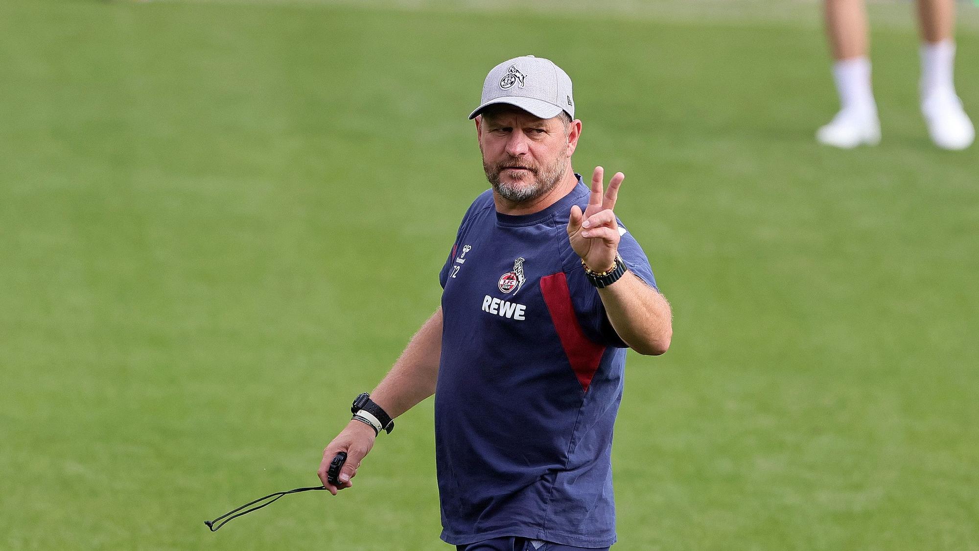 Steffen Baumgart (1. FC Köln) auf dem Trainingsgelände am Geißbockheim. Mit Jessy Wellmer hat er über seine ostdeutsche Herkunft gesprochen.