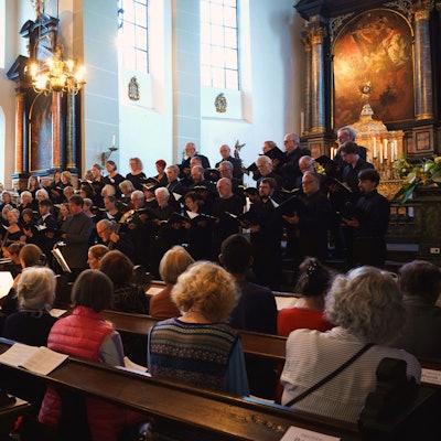 Das Vokalensemble Bad Münstereifel singt in der Kirche.