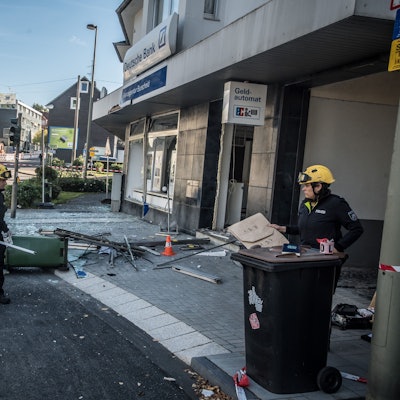 In Burscheid an der Bürgermeister-Schmidt-Straße wurde am frühen Morgen des 26. September ein Geldautomat der Deutschen Bank gesprengt.