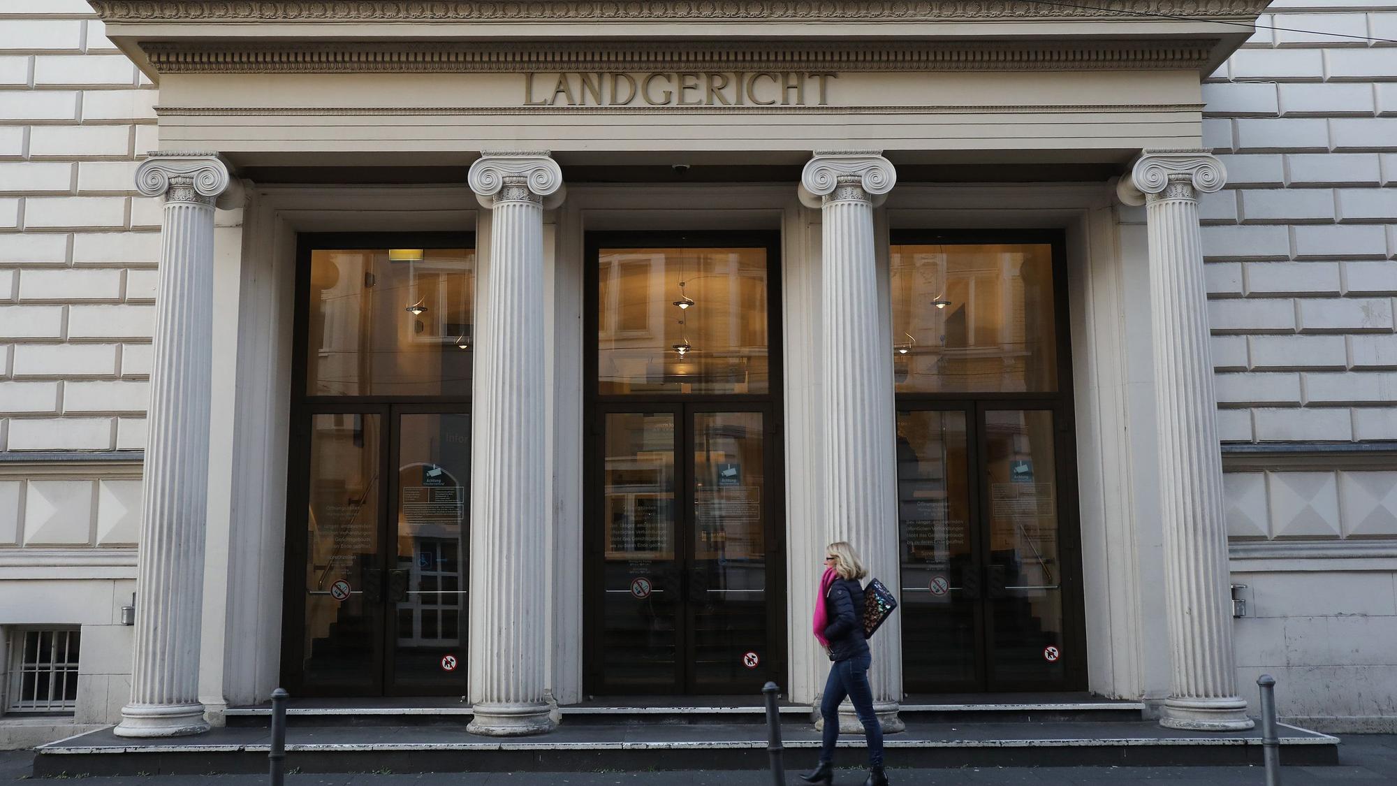 Der Eingang des Bonner Landgerichts.