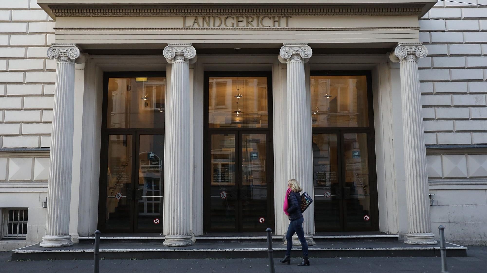Der Eingang des Bonner Landgerichts.