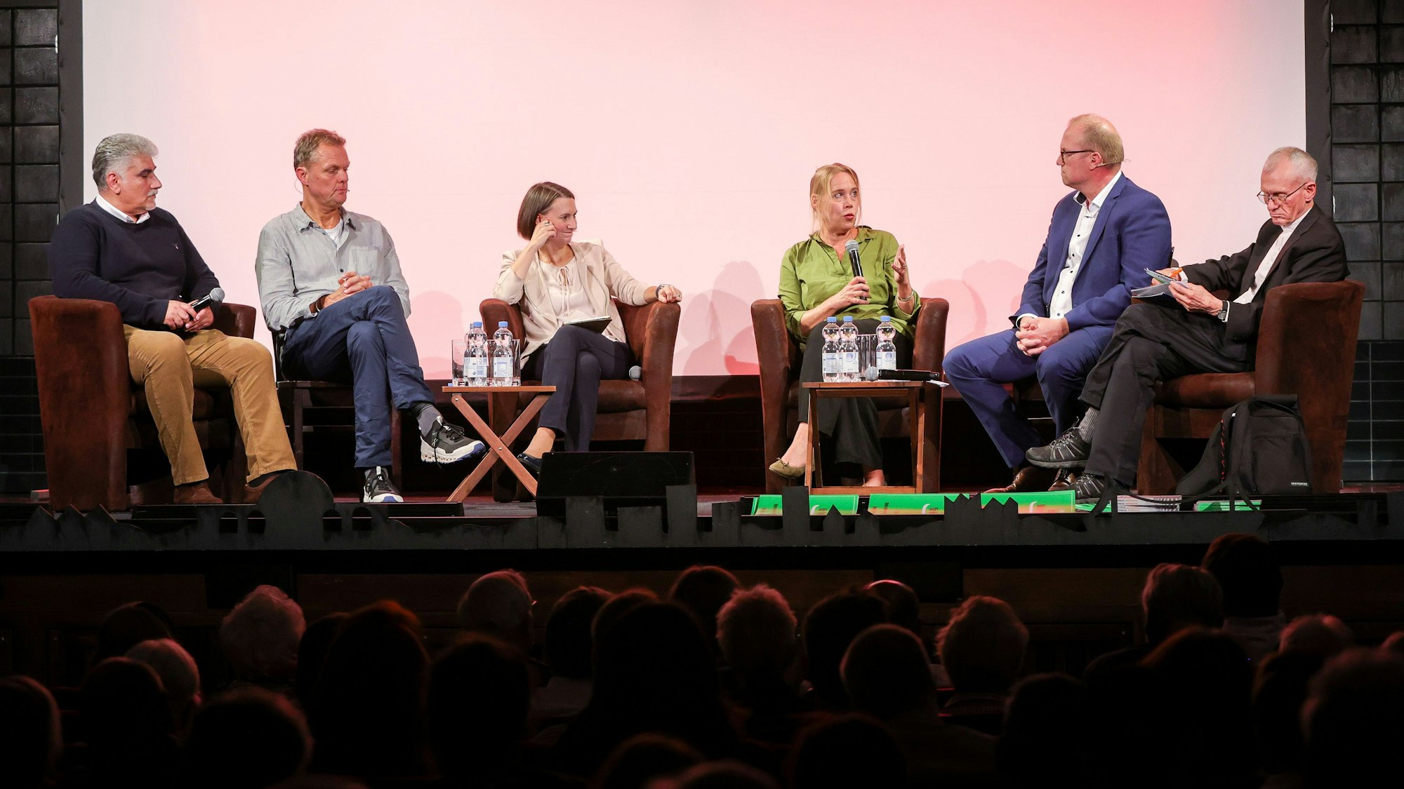 Vortrag und Diskussion zum Thema „Politik zwischen Wut und Zuversicht“ in der Volksbühne.