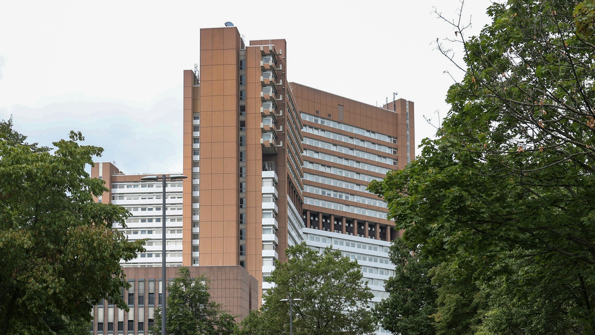 Das Bild zeigt das Justizzentrum mit Land- und Amtsgericht an der
Luxemburger Straße in Köln.
