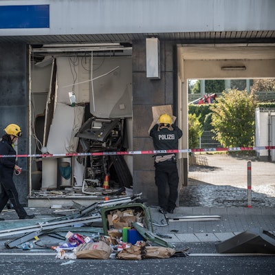 In Burscheid an der Bürgermeister-Schmidt-Straße wurde am frühen Morgen des 26. September ein Geldautomat der Deutschen Bank gesprengt.