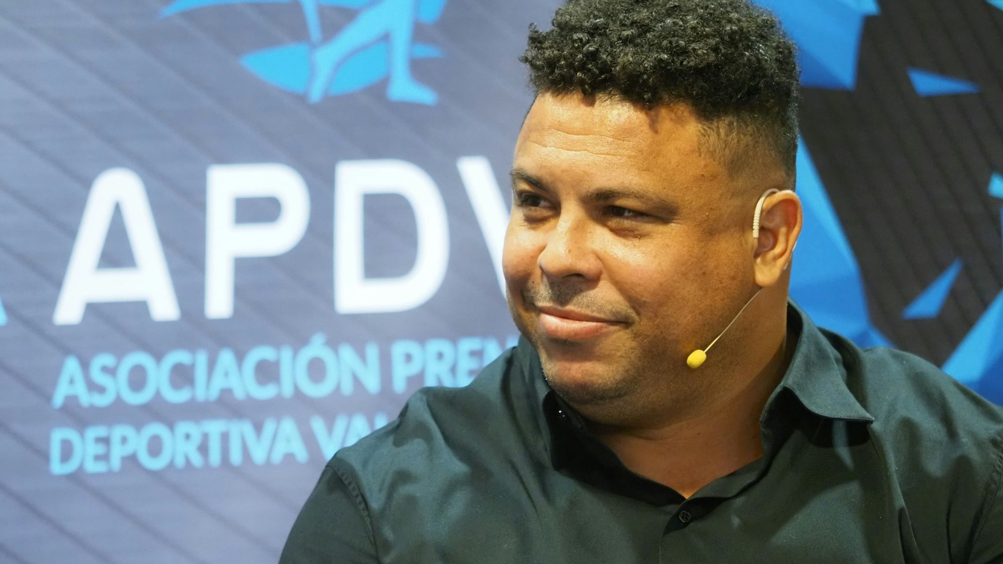 Ex-Fußballer und Präsident von Real Valladolid Ronaldo Luís Nazário spricht während eines Frühstücks-Briefings in Valladolid.