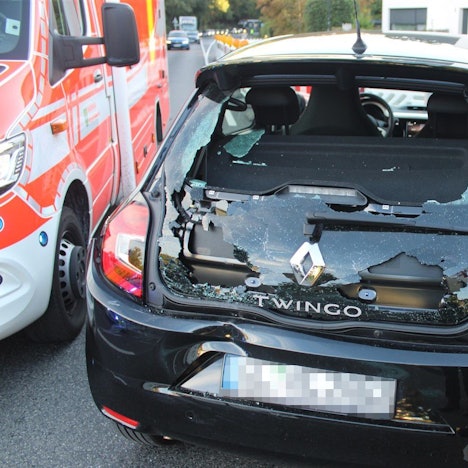 Die 21-jährige Fahrerin wurde bei dem Auffahrunfall in Odenthal schwer verletzt.