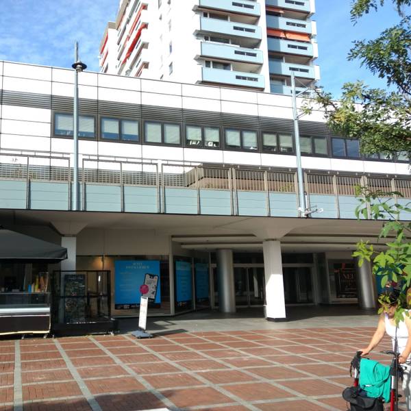 Die Fassade der ehemaligen Kaufhof-Filiale am Wiesdorfer Platz