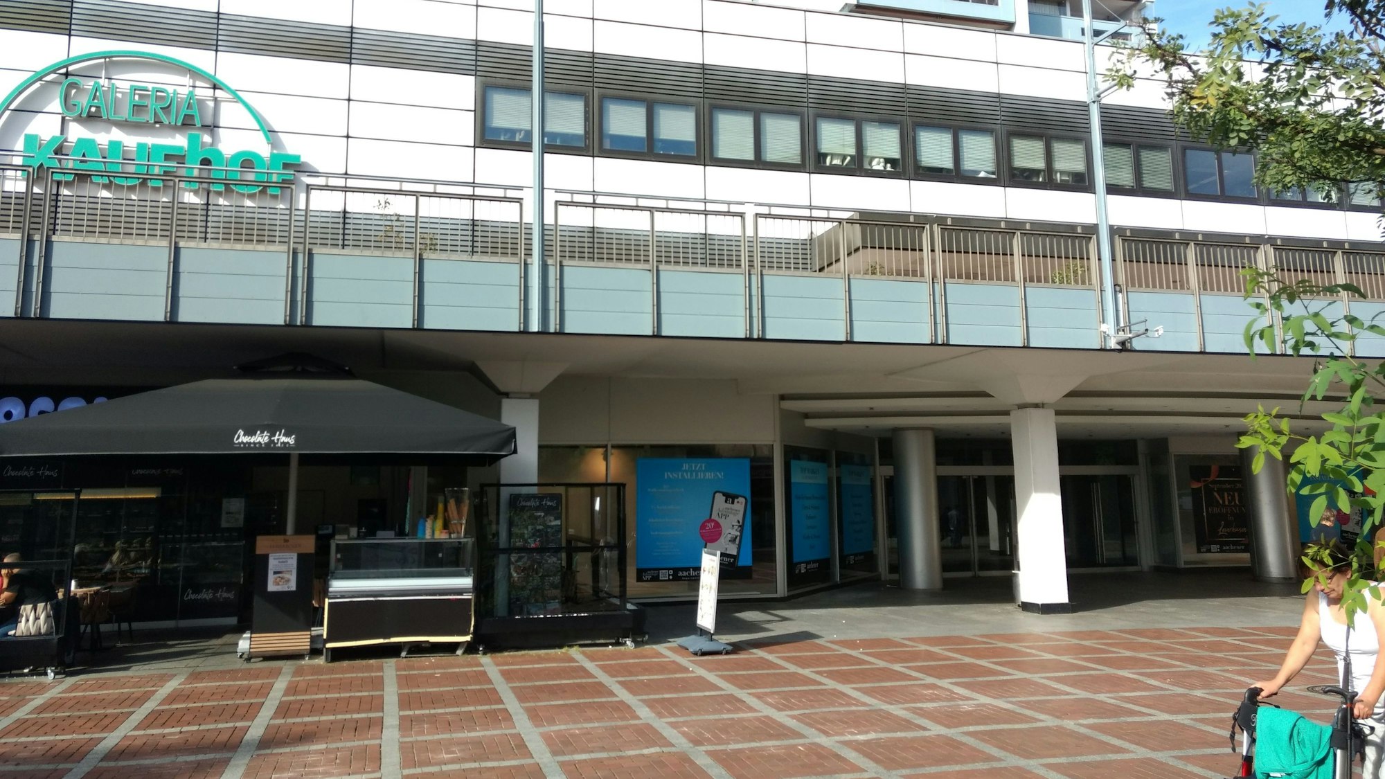 Die Fassade der ehemaligen Kaufhof-Filiale in Wiesdorf