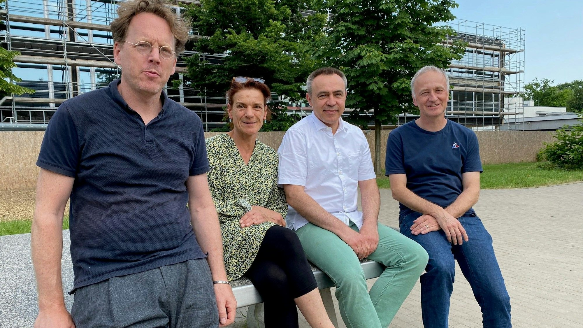 Zu sehen sind vier Mitglieder der Schulpflegschaft.