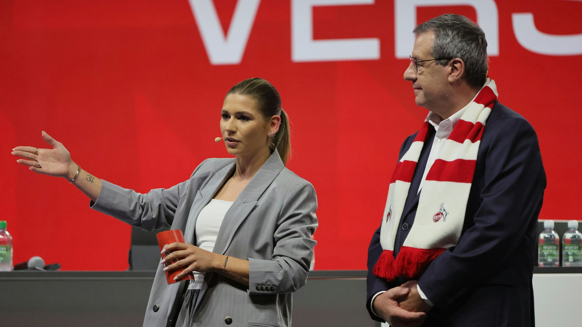 FC-Präsident Werner Wolf und Jana Wosnitza, die den Abend moderiert.