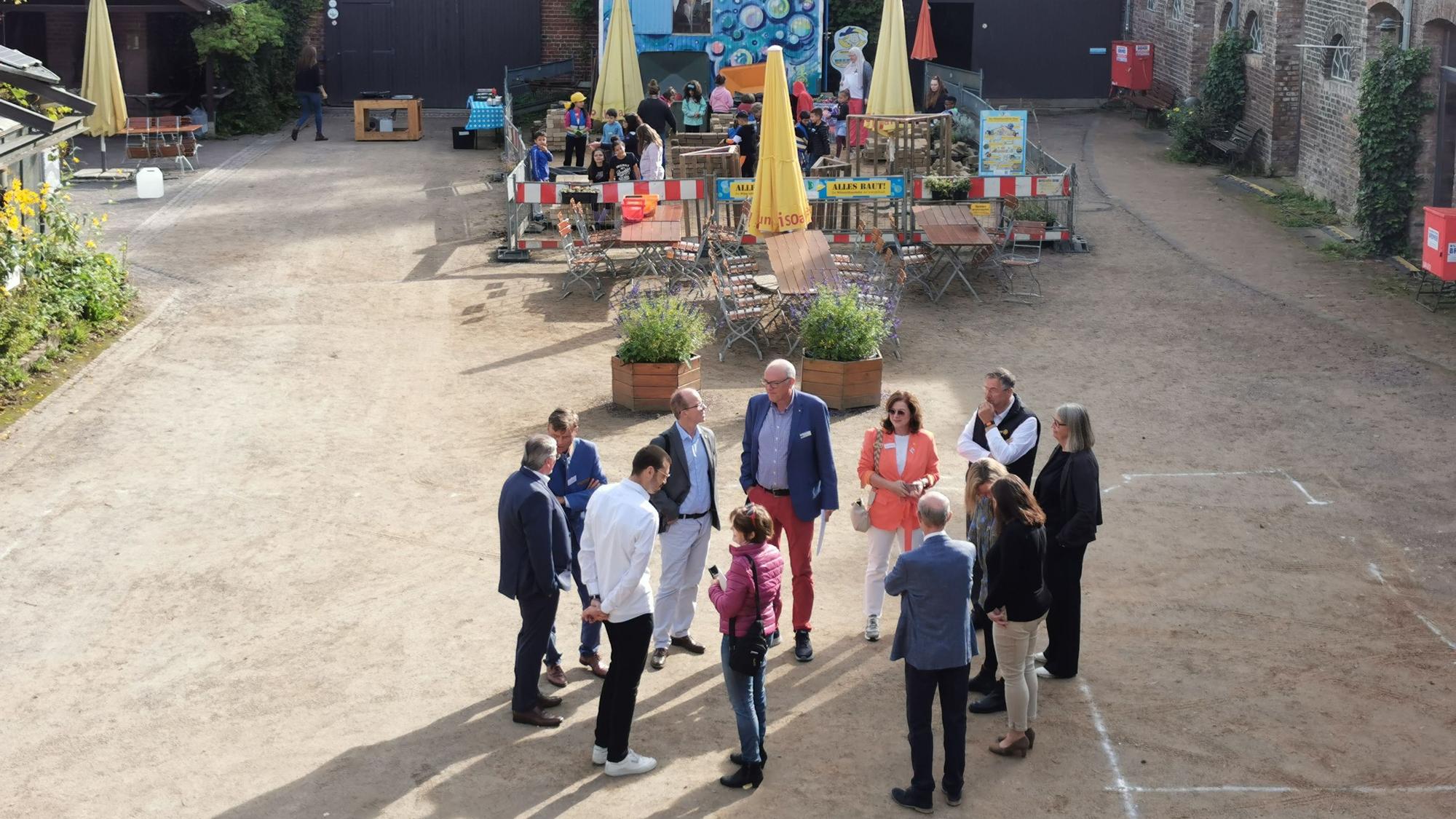 Es tut sich was auf dem Naturgut Ophoven, auch wenn man einstweilen nichts davon sehen kann. Die Planungen für eine interaktive Ausstellung zum Klimaschutz für Kinder und Familien kommen voran.