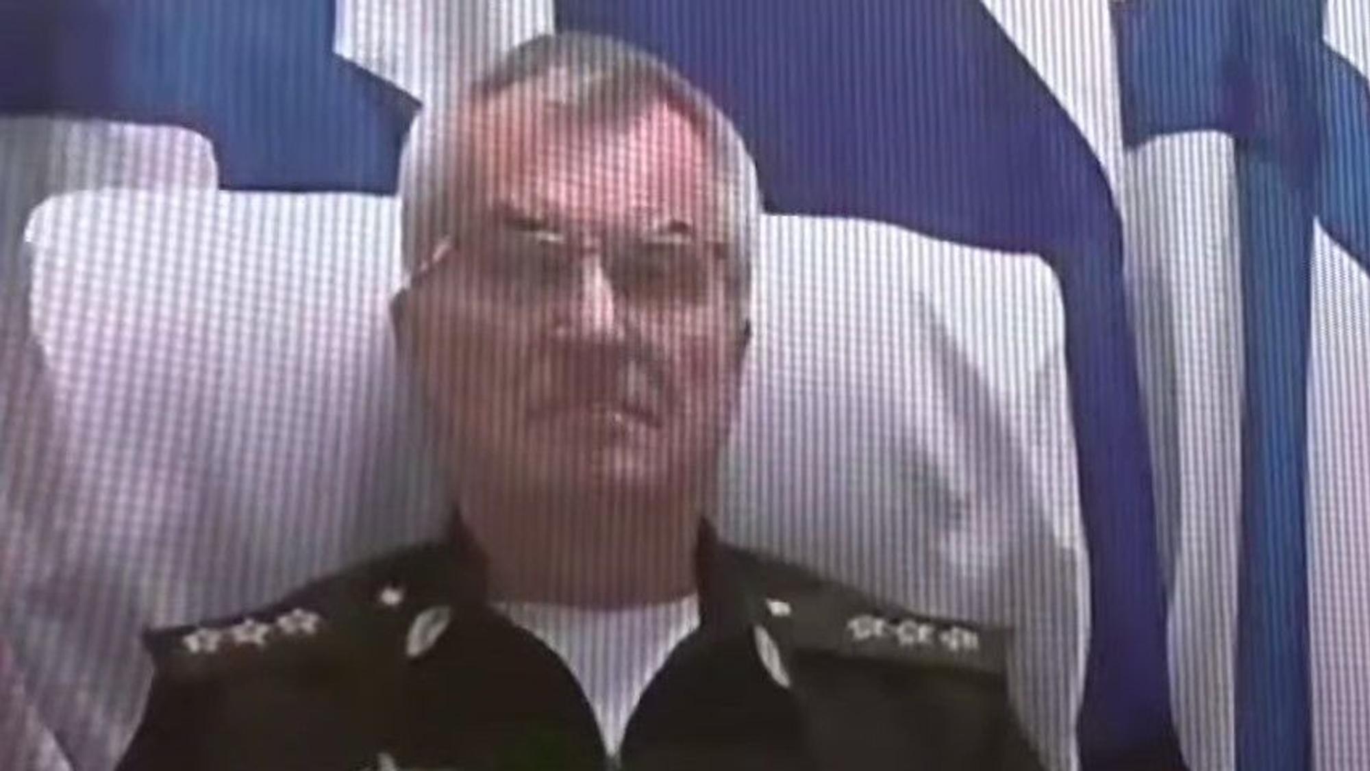 Vizeadmiral Wiktor Sokolow erscheint bei einer Videokonferenz auf der Videowand. Zuvor hatte die Ukraine den Tod des Militärs gemeldet.