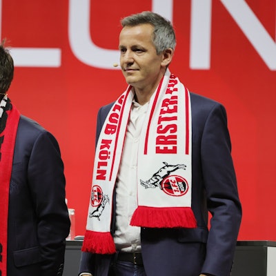 Die FC-Geschäftsführer Markus Rejek (l.) und Philipp Türoff am Mittwochabend in der Lanxess-Arena.