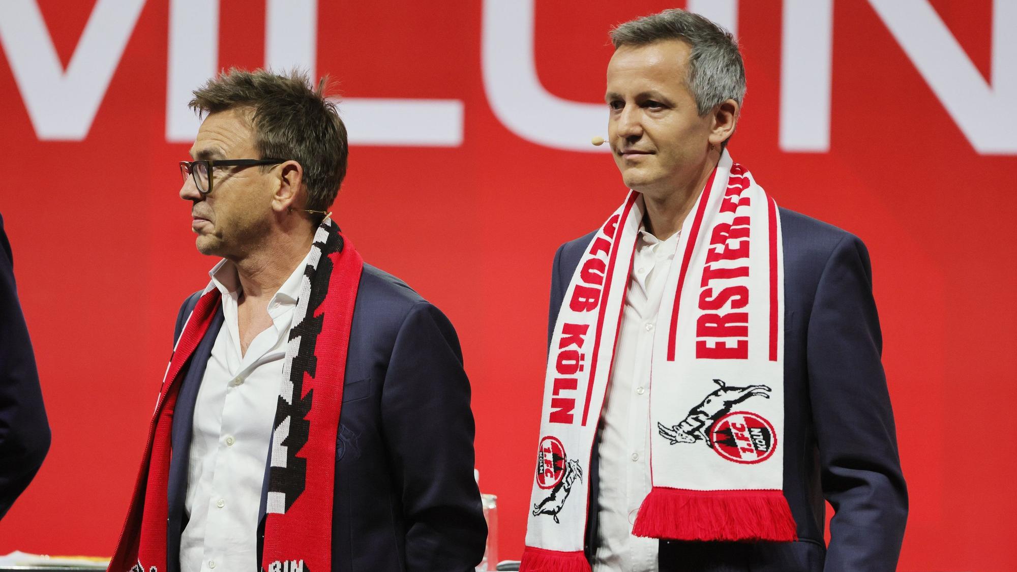 Die FC-Geschäftsführer Markus Rejek (l.) und Philipp Türoff am Mittwochabend in der Lanxess-Arena.