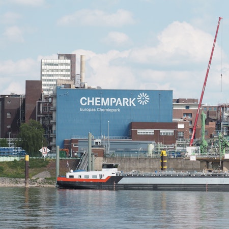09.05.2022, Leverkusen. Chempark von Merkenich aus gesehen. Foto: Max Grönert