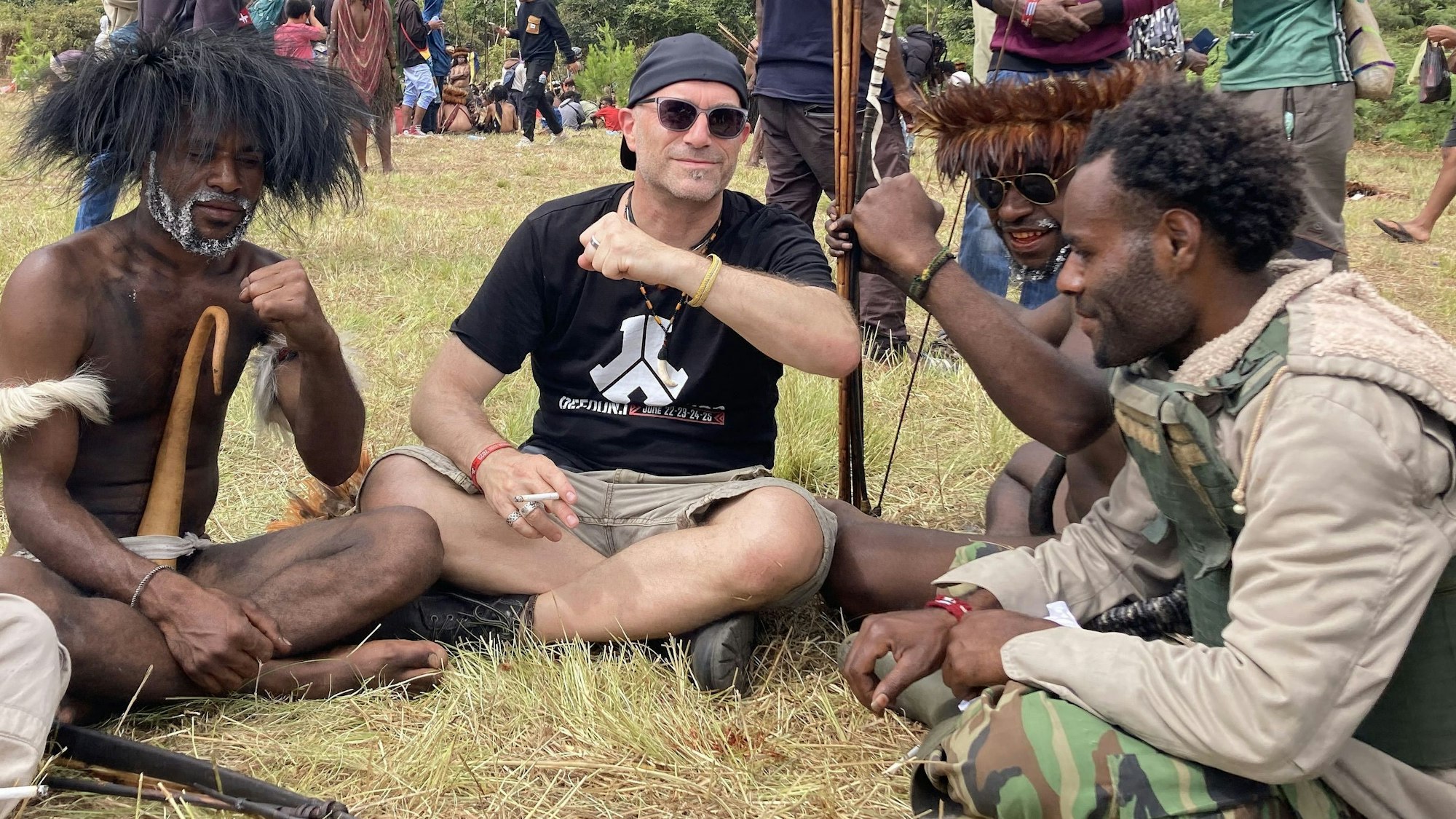 Maic Stausberg (Mitte) zu Gast in Westpapua.