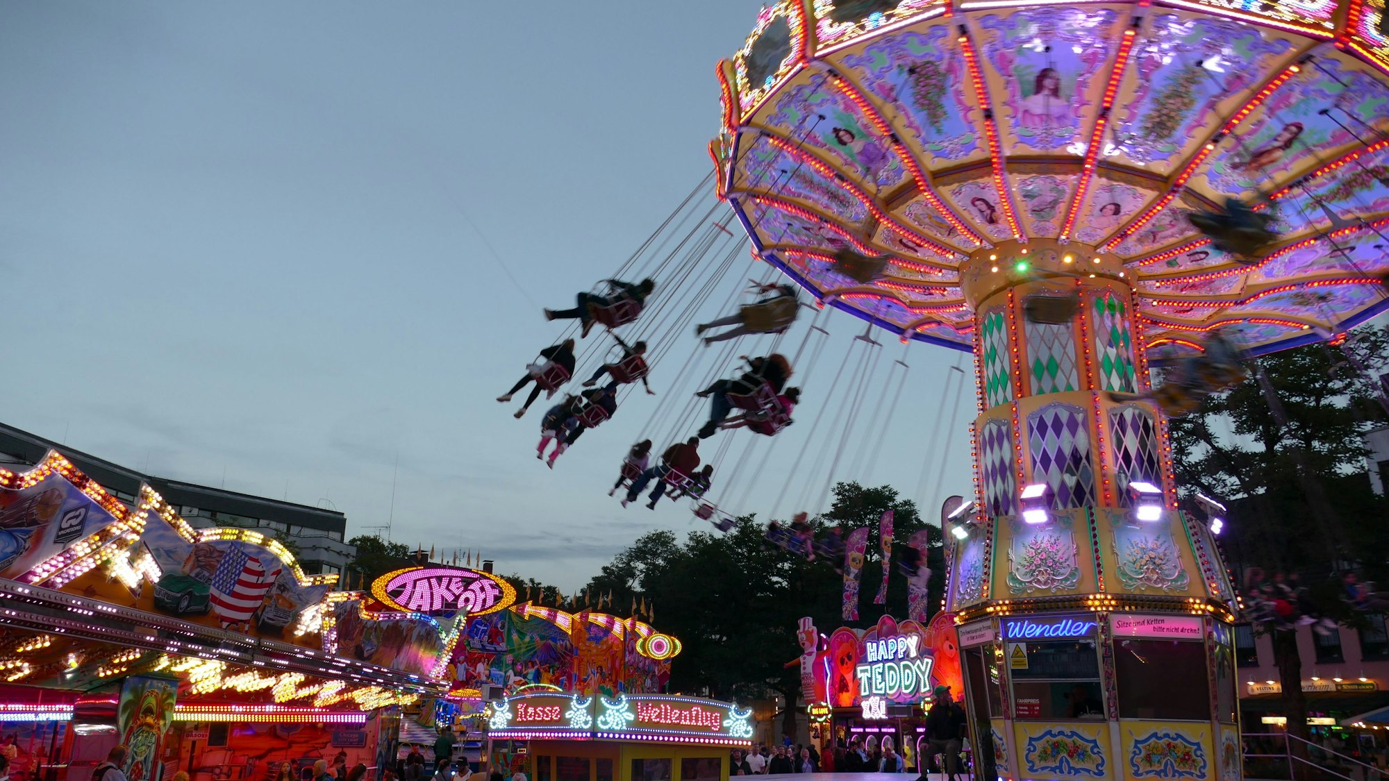 Ein Karussell auf der Eitorfer Kirmes.