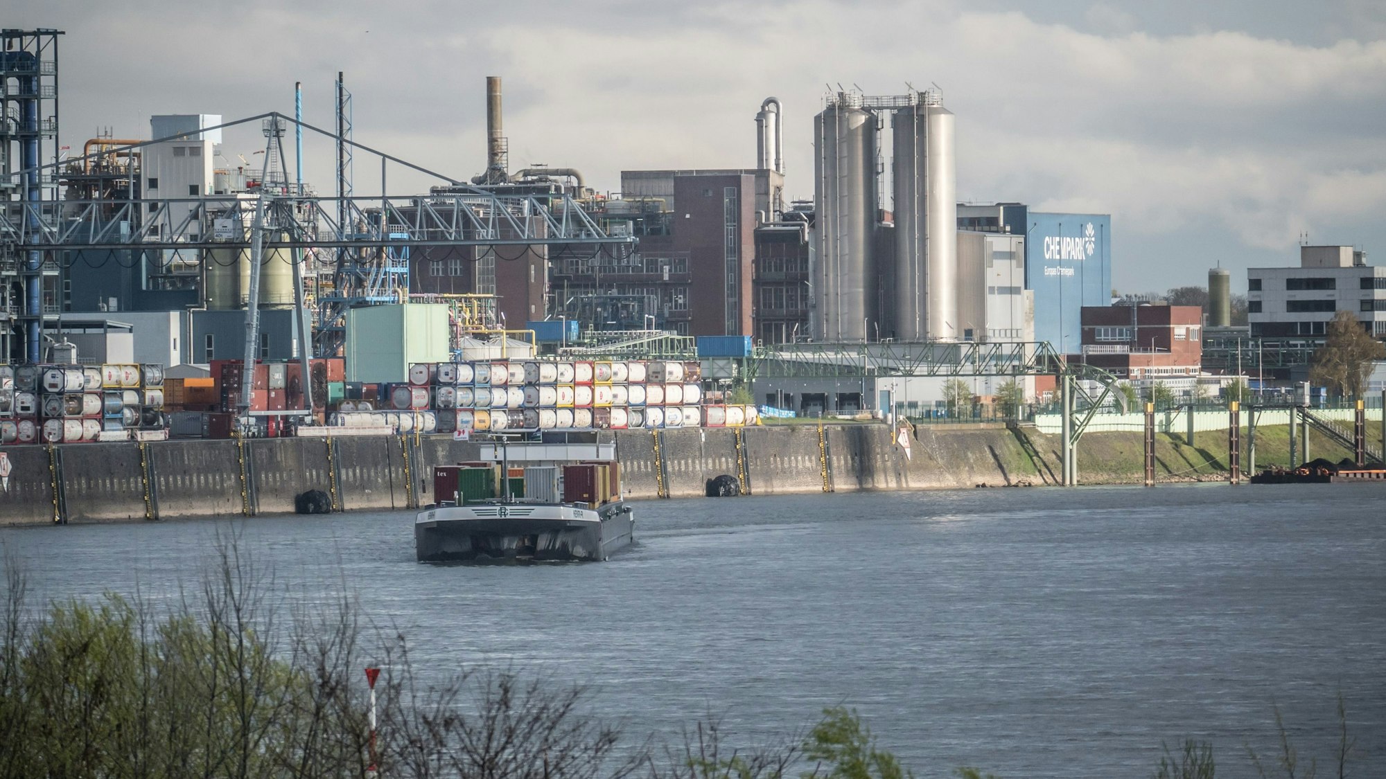 Chempark und Kai-Anlage in Leverkusen
