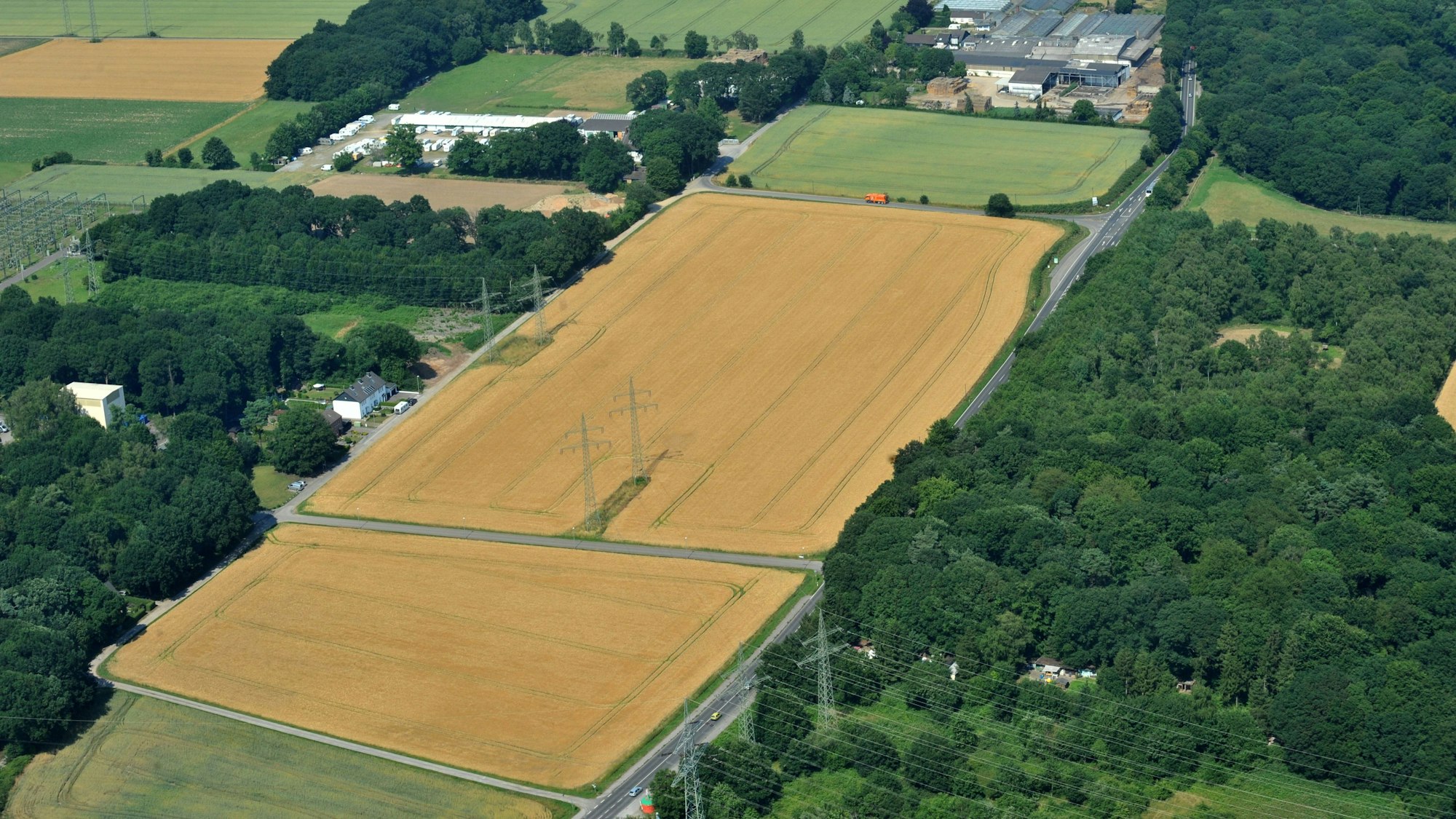 Luftbild vom Gewerbegebiet an der Solinger Straße.