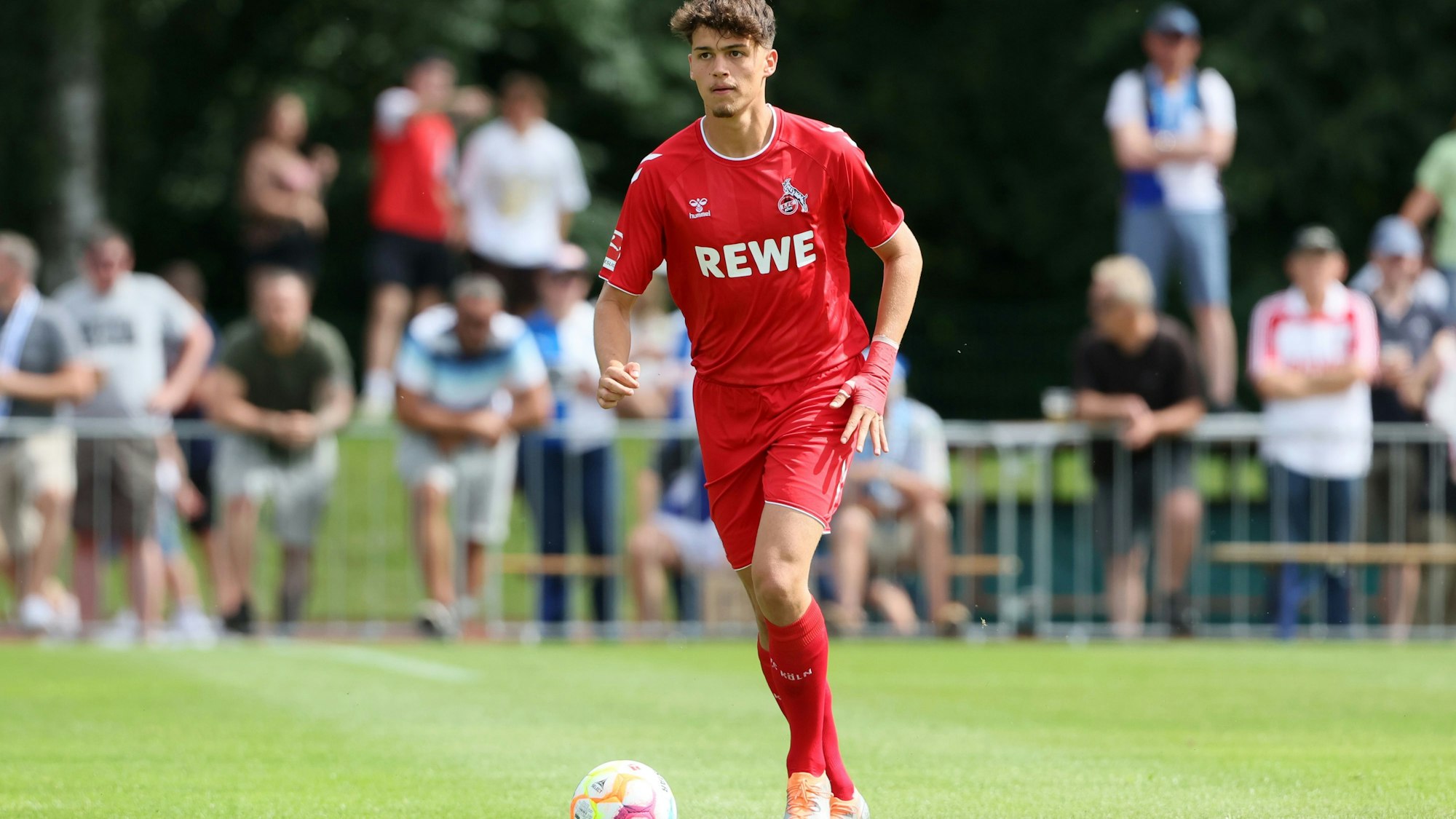 Testspiel, Salinenstadion Bad Dürrheim, Club Grasshopper Club Zürich vs. 1. FC Köln, Rijad Smajic (1. FC Köln), 09.07.2022, Bild: Herbert Bucco