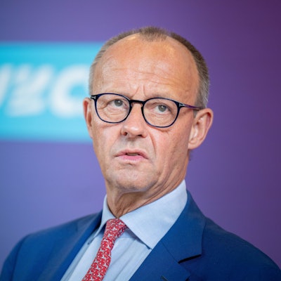 26.09.2023, Berlin: Friedrich Merz, CDU Bundesvorsitzender und Fraktionsvorsitzender der CDUCSU Fraktion, spricht vor Beginn der Fraktionssitzung im Bundestag. Foto: Michael Kappeler/dpa +++ dpa-Bildfunk +++