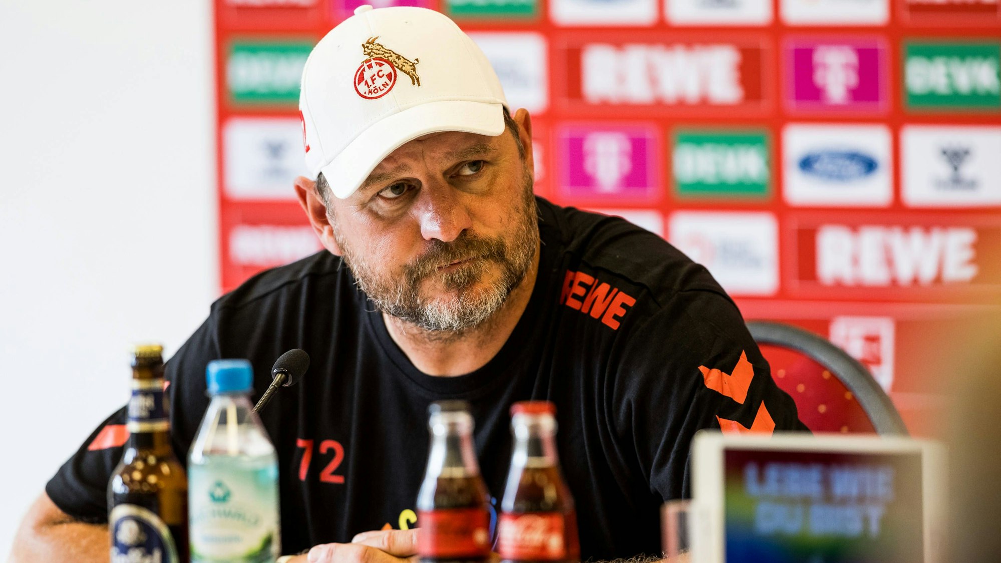 Steffen Baumgart gibt vor dem Spiel gegen den VfB Stuttgart Auskunft über seine Mannschaft.
