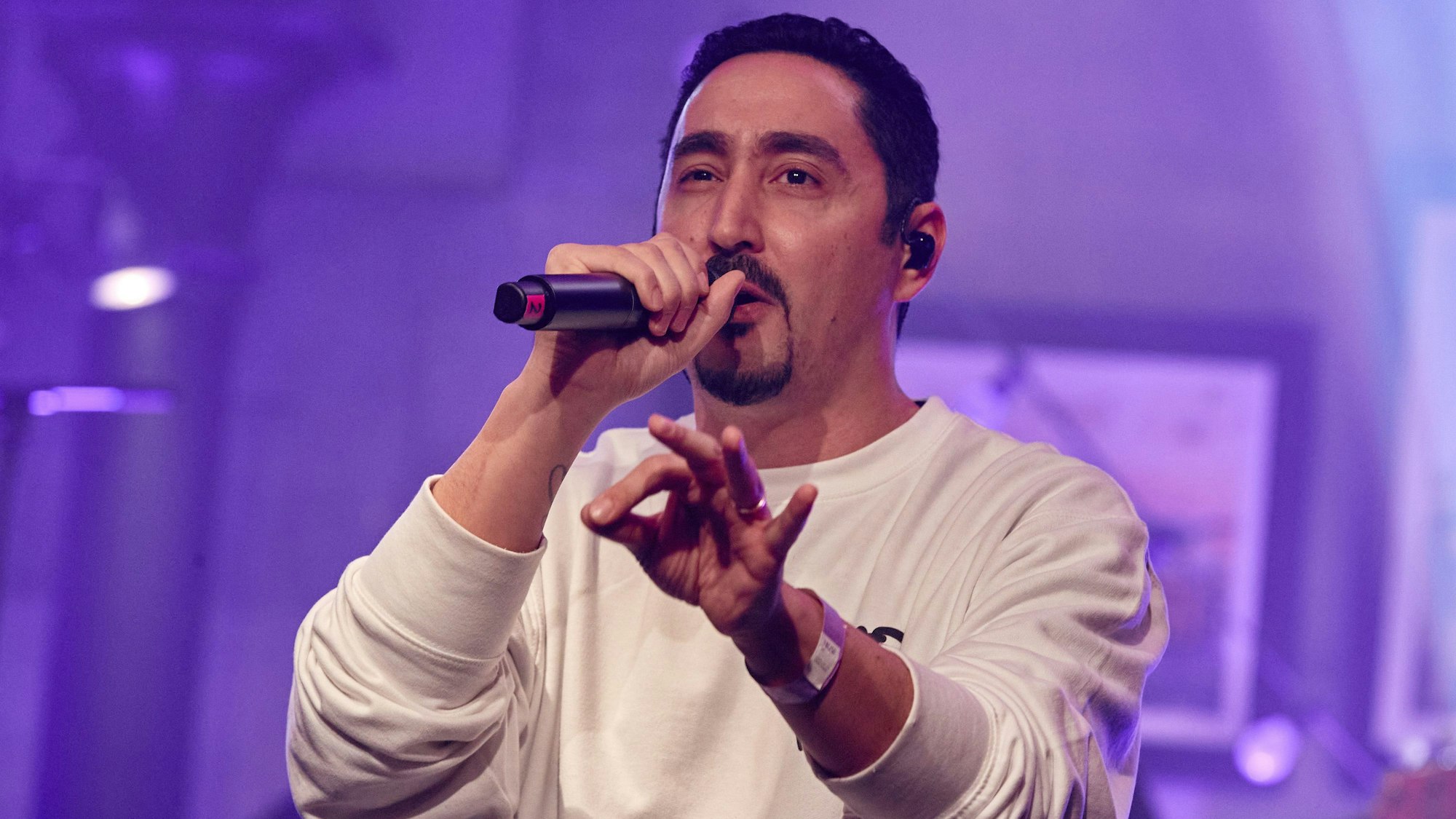 Der Kölner Rapper Eko Fresh bei einem Auftritt in Hamburg. (Archivbild)