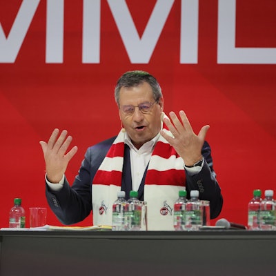 FC-Präsident Werner Wolf führte als Sitzungsleiter durch den Abend. Der Präsident sah sich großem Widerspruch ausgesetzt.