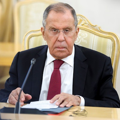 ARCHIV - 18.09.2023, Russland, Moskau: HANDOUT - Dieses vom Pressedienst des russischen Außenministeriums zur Verfügung gestellte Foto zeigt Sergej Lawrow, Außenminister von Russland, während eines Treffens mit Chinas Außenminister Wang. Foto: -/Russian Foreign Ministry Press Service/AP/dpa - ACHTUNG: Nur zur redaktionellen Verwendung und nur mit vollständiger Nennung des vorstehenden Credits +++ dpa-Bildfunk +++