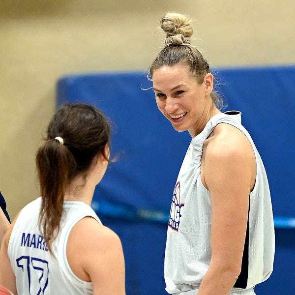 23.09.2023, Basketball-Wings Leverkusen
links: Luca Marre (Leverkusen)
rechts: Lisa Koop (Leverkusen)
Foto: Uli Herhaus