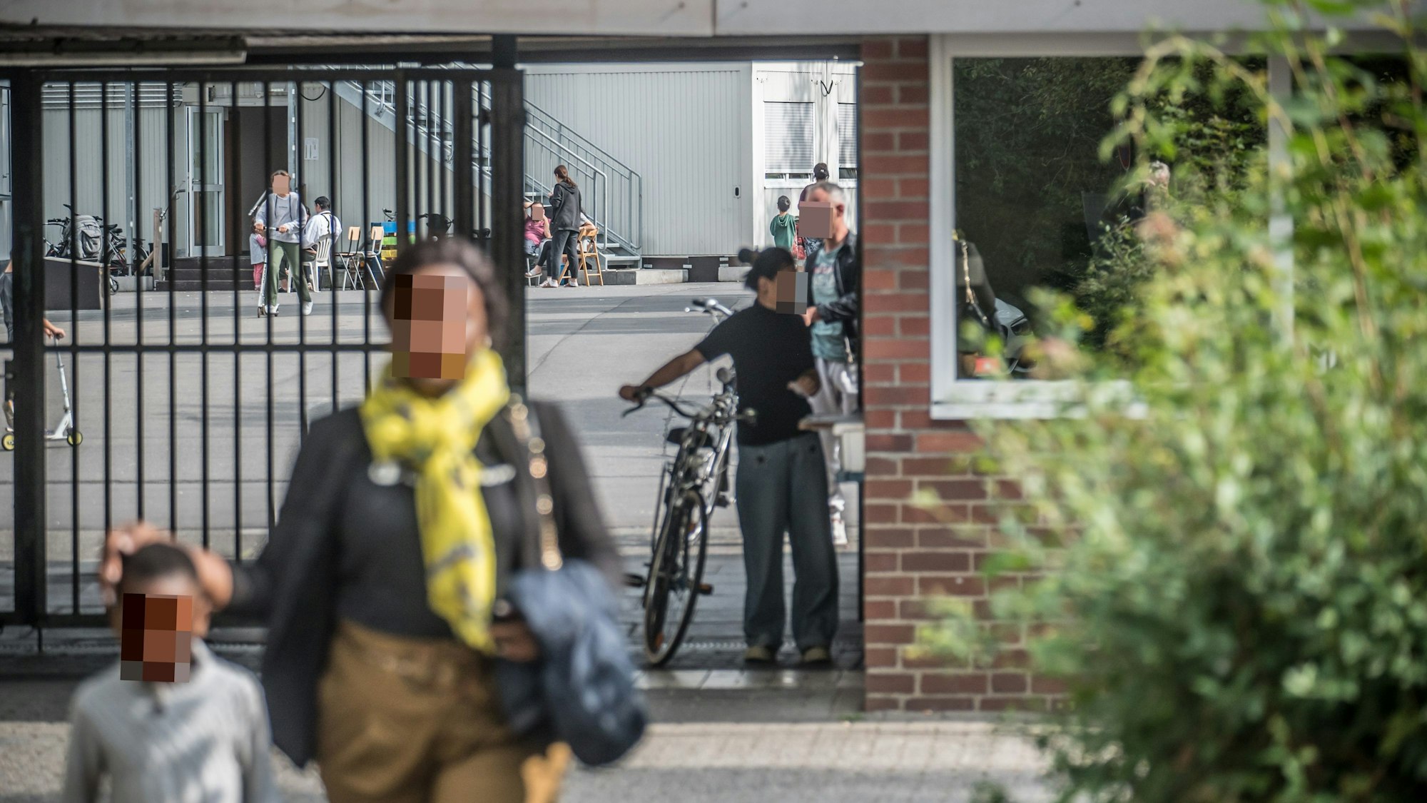 Die Landesunterkunft im ehemaligen Freibad Auermühle in Leverkusen