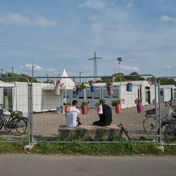 Blick auf die Erstaufnahmeeinrichtung für Geflüchtete am Kölner Südstadion