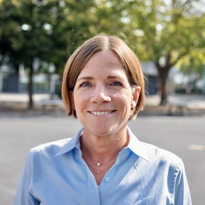 Porträtfoto Evelyn Pfalz