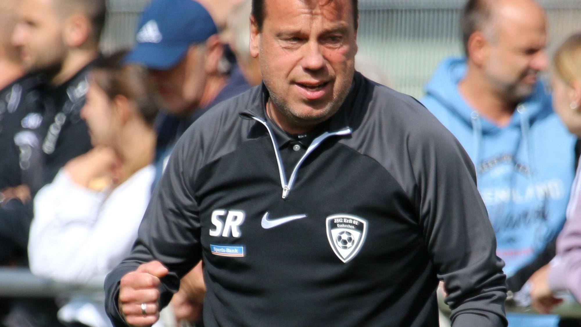 JSG-Erft-Trainer Stephan Reimer ballt die Faust.