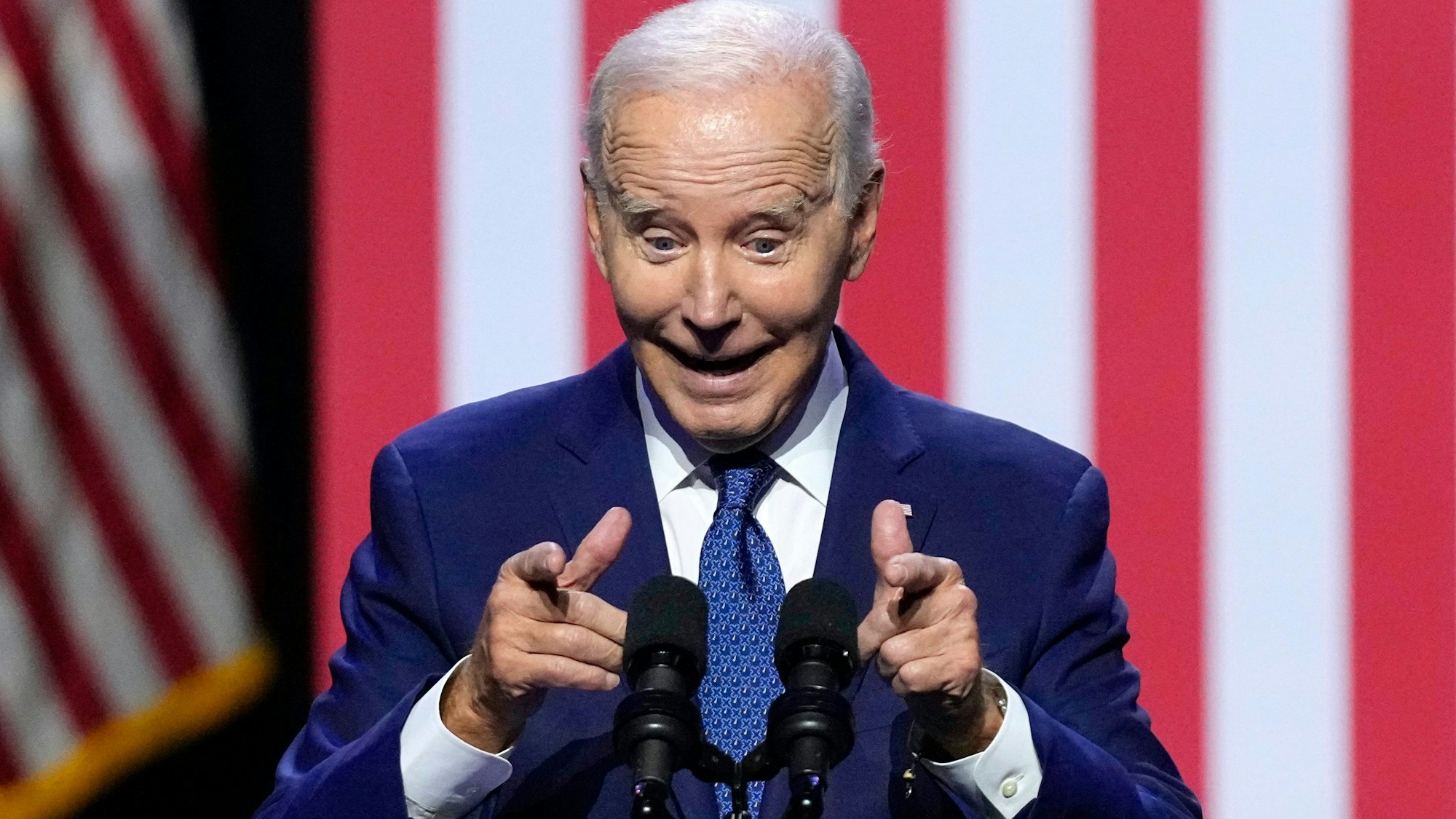 dpatopbilder - 28.09.2023, USA, Tempe: Joe Biden, Präsident der USA, hält eine Rede über Demokratie und das Vermächtnis des verstorbenen Senators McCain im Tempe Center for the Arts. Foto: Ross D. Franklin/AP/dpa +++ dpa-Bildfunk +++