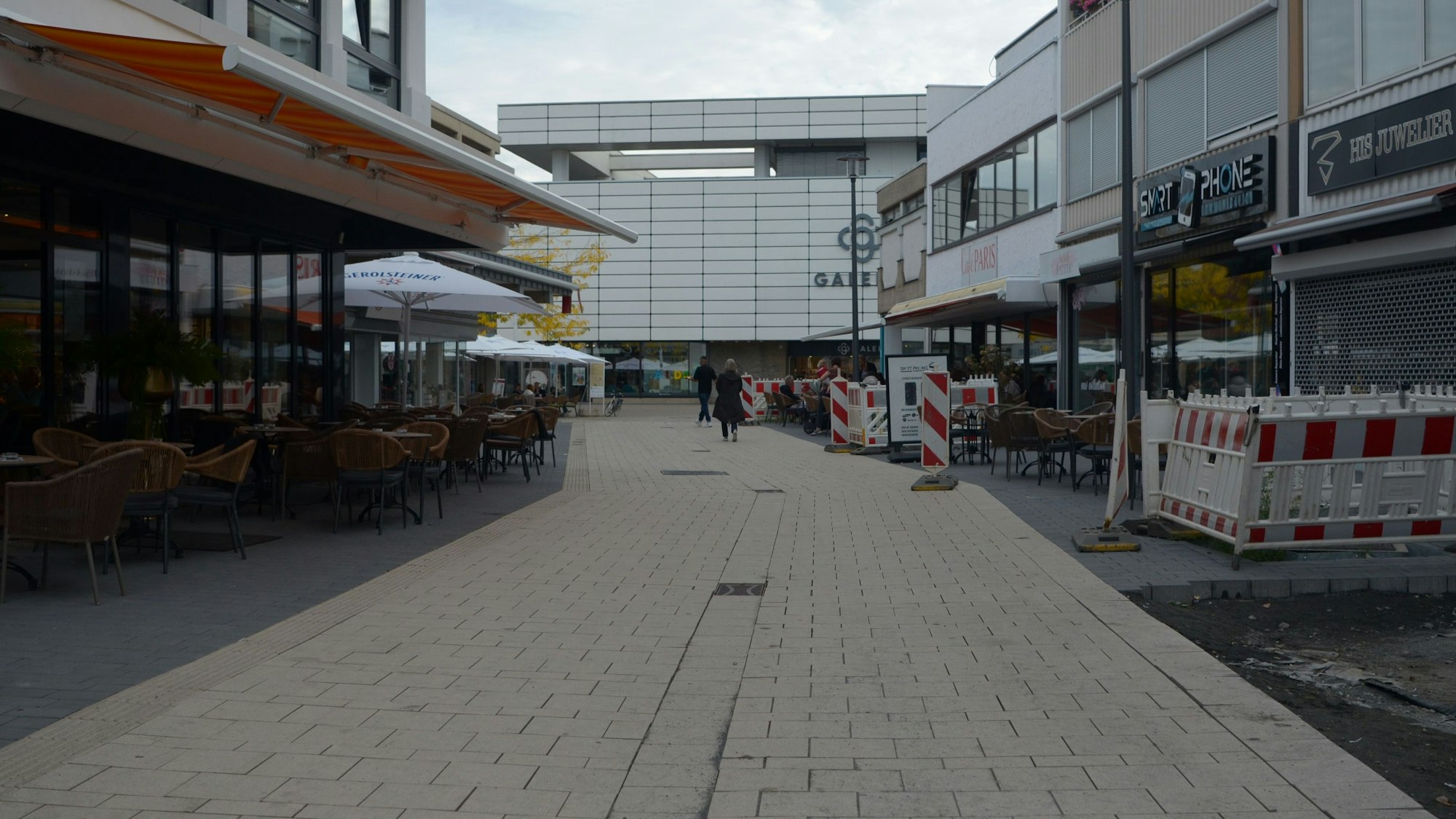 Die Berliner Straße in Euskirchen ist noch eine Baustelle. Das erst wenige Monate alte Pflaster muss nun wegen gravierender Mängel neu verlegt werden.